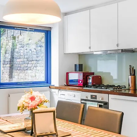 Spacious 2 Bedroom Apartment In Camden